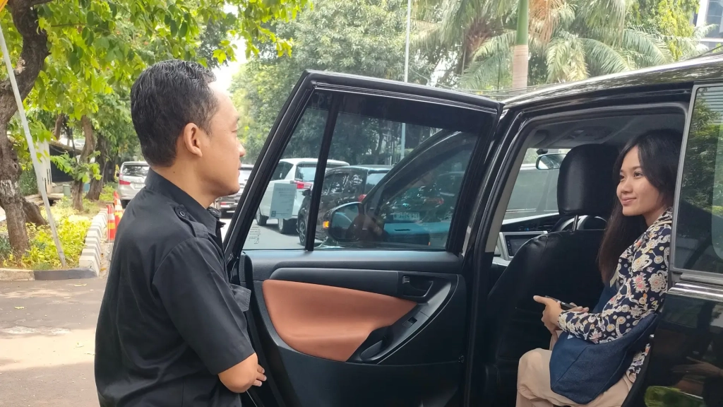 Sewa Mobil Perusahaan Keuntungan di Harent 4