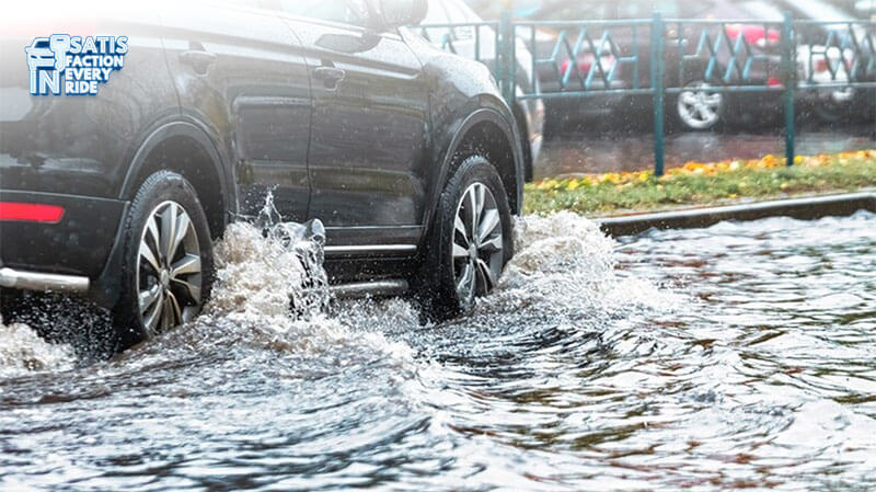 tips berkendara saat banjir