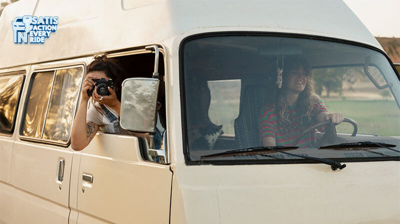 Mobil Hiace untuk Travel dan Pariwisata: Solusi Nyaman atau Sekadar Alternatif? Ini 5 Faktanya! 2 Mobil Hiace untuk travel