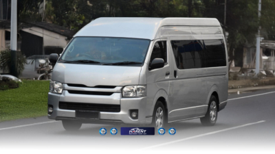 Mobil Hiace untuk travel