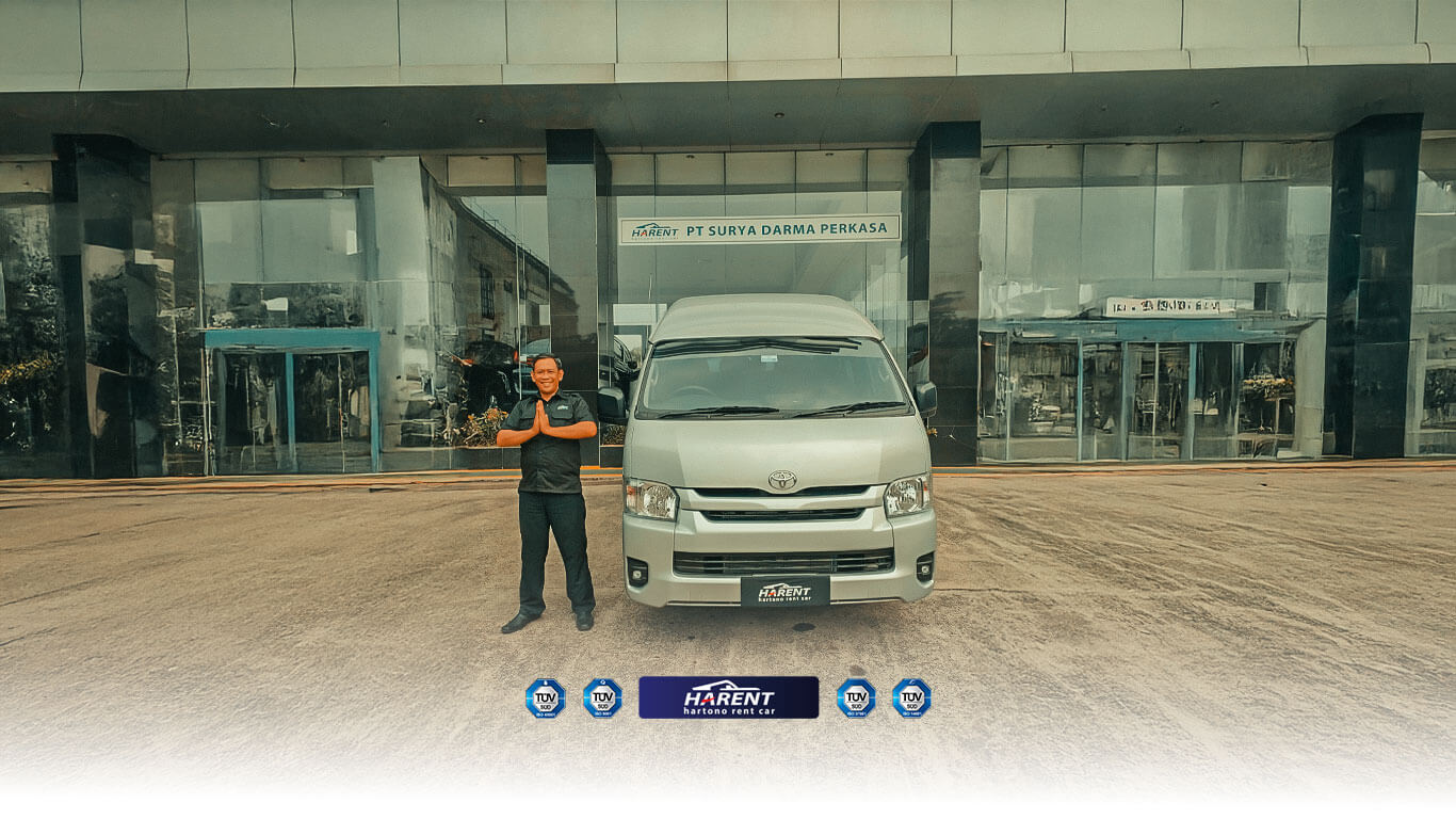 Biaya sewa mobil HiAce per hari