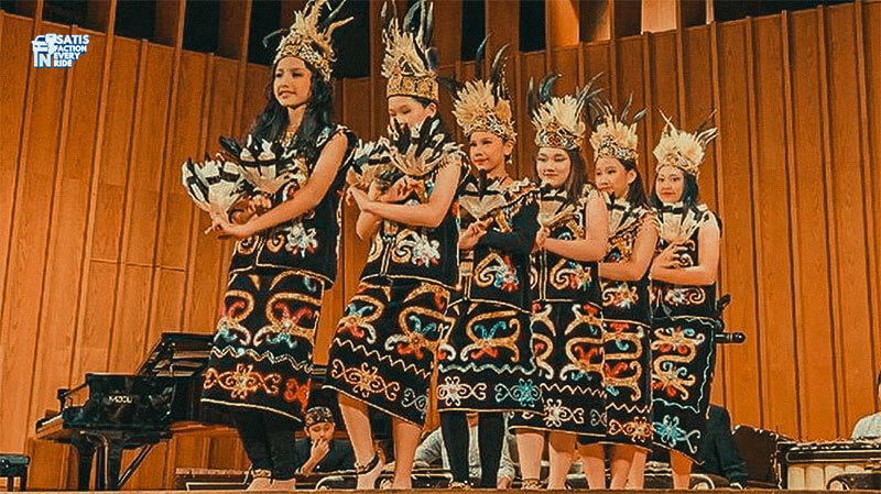 Tari Burung Enggang Kalimantan Timur: Magnet Emosi yang Membuat Anda Ingin Menyaksikannya dari Dekat 2 Tari Burung Enggang