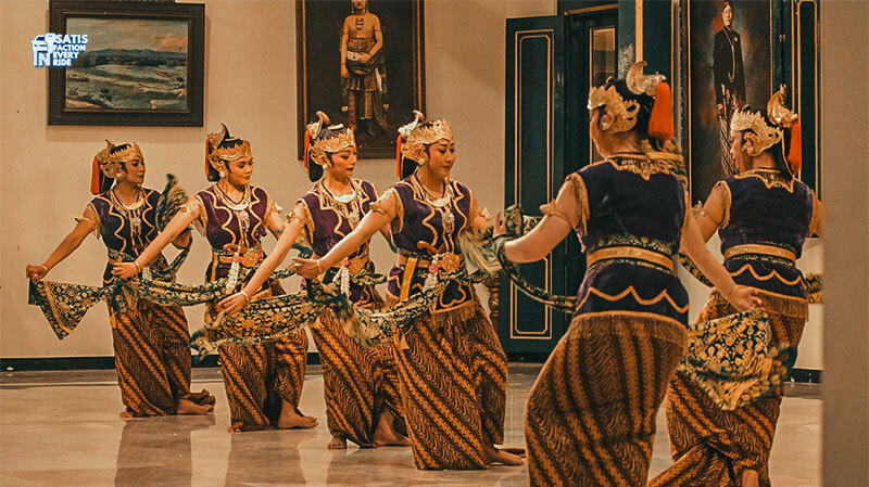 Tari Bedhaya Keraton: Hening yang Menggetarkan, Sekali Menyaksikan Sulit Dilupakan 4 tari bedhaya