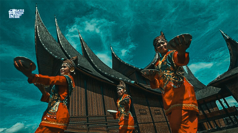 Tari Piring Minangkabau: Adrenalin Keindahan yang Membuat Anda Ingin Menyaksikannya dari Dekat 2 tari piring