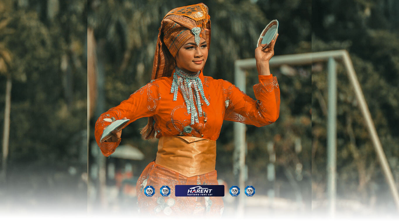 Tari Piring Minangkabau: Adrenalin Keindahan yang Membuat Anda Ingin Menyaksikannya dari Dekat 1 tari piring