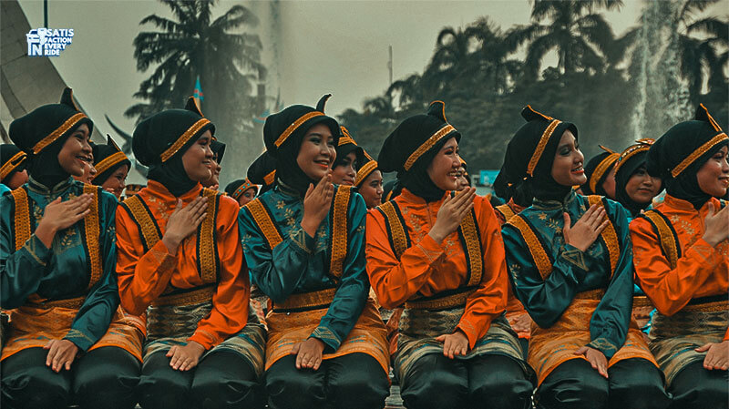 Tari Saman Aceh: Kecepatan dan Kekompakan yang Membuat Anda Tak Berkedip 2 tari saman aceh