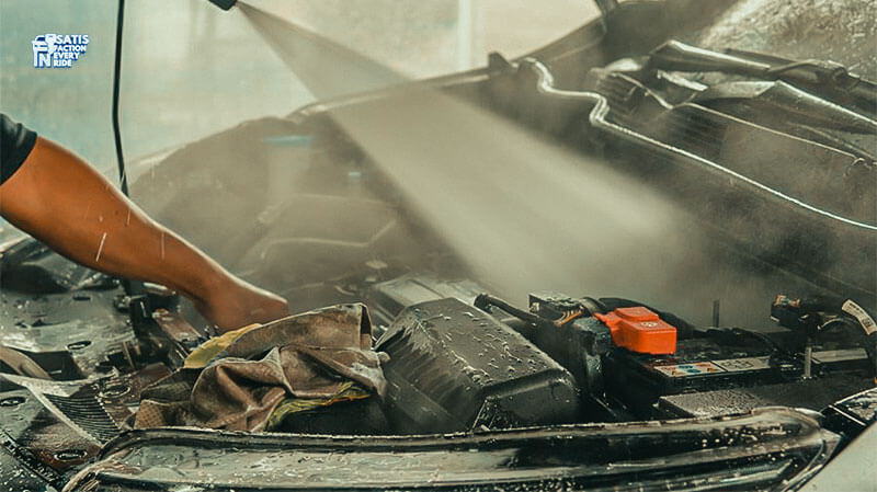 Cuci Ruang Mesin Mobil: Bahaya atau Aman untuk Kendaraan? 2 cuci ruang mesin mobil