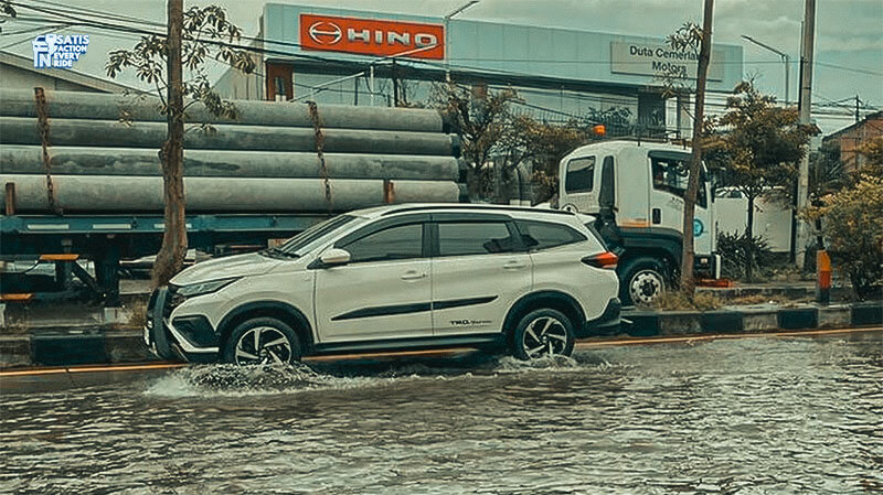 mobil kuat terobos banjir