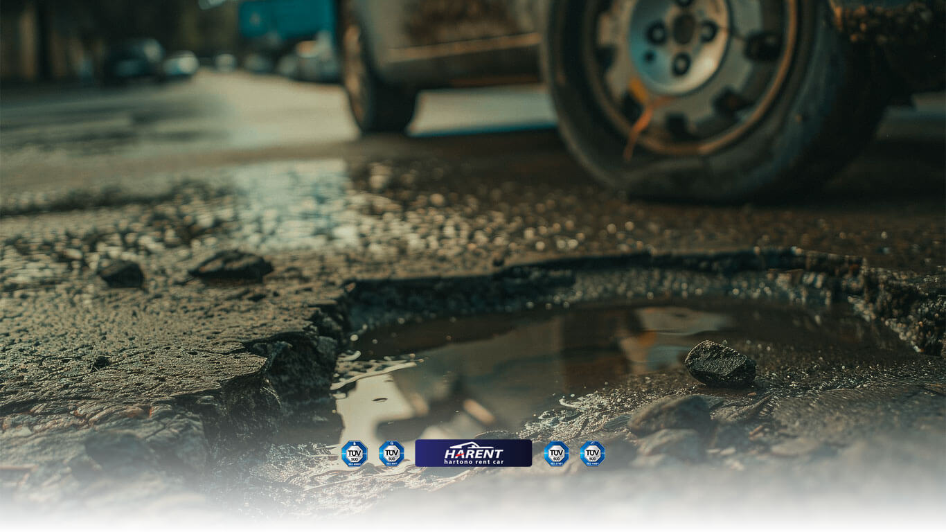 Jalan Berlubang Merusak Kaki-Kaki Mobil