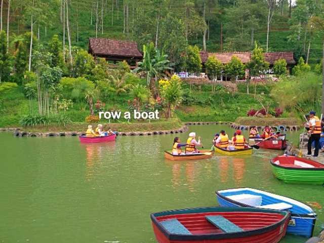 Wajib Masuk List! 7 Rekomendasi Wisata Bandung untuk Liburan 3 Hari 2 Malam 11 Dago Dream Park boat