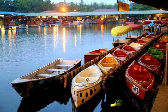Anak Nggak Mau Pulang! Ini 5 Wisata Kids Friendly di Bandung untuk Family Time 3 Floating Market Lembang untuk liburan keluarga