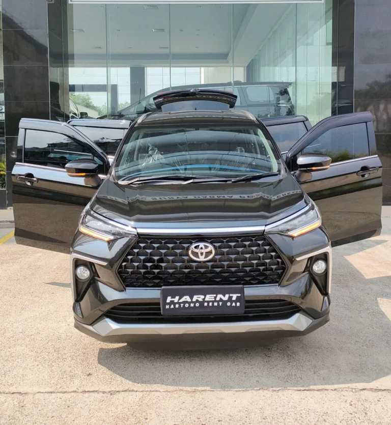 Tampilan premium Toyota Veloz menjadikannya mobil operasional yang representatif saat manajer bertemu dengan klien.
