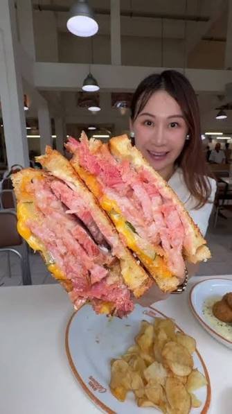 Kuliner dan Oleh-Oleh Bandung, 7 Tempat Ini Wajib Banget Kamu Datengin! 2 images 14