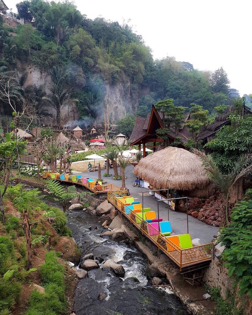 Wajib Masuk List! 7 Rekomendasi Wisata Bandung untuk Liburan 3 Hari 2 Malam 5 The Great Asia Africa | wisata Bandung 3 hari 2 malam