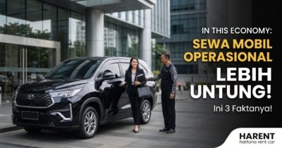 Eksekutif wanita bersiap menaiki Innova Zenix dari layanan sewa mobil operasional perusahaan yang disediakan oleh Hartono Rent Car beserta supir profesional di kawasan perkantoran.