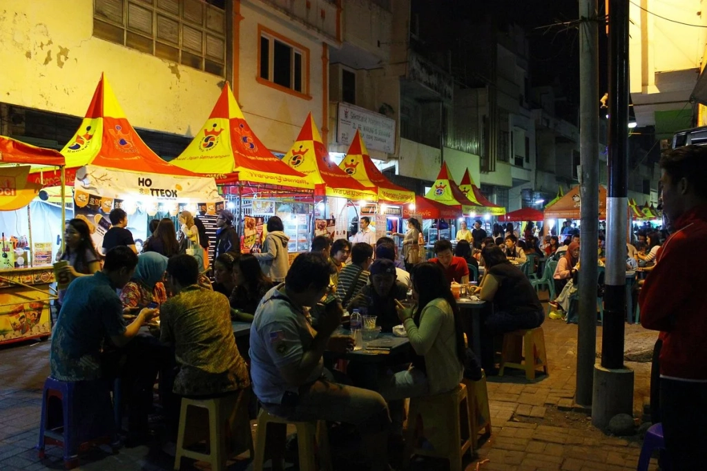 Viral di 2026: 5 Destinasi Semarang Ini Diam-Diam Jadi Incaran Rombongan Luar Kota! 6 semawis market 1